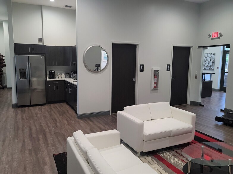 More Photos Of 952 International Pky, Lake Mary Office For Sale