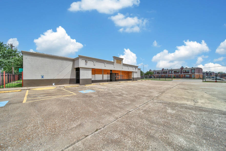 More Photos Of 12036 Airline Dr, Houston Medical For Sale