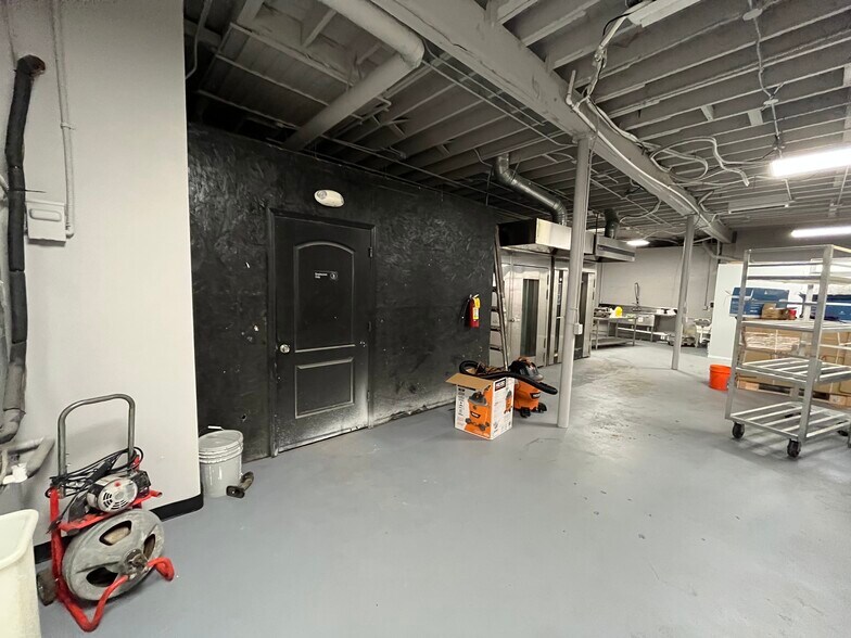 More Photos Of 1917 N Dixie Hwy, West Palm Beach General Retail For Sale