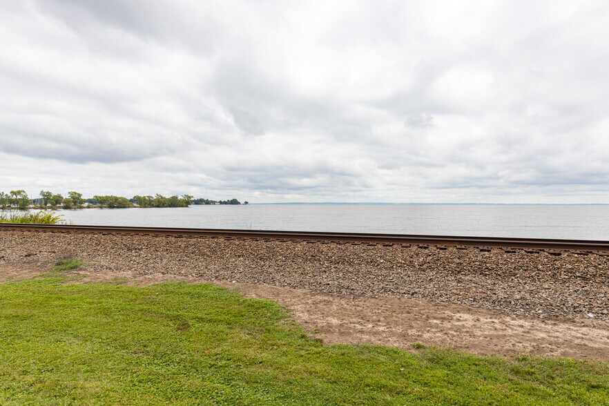 More Photos Of 1650 S Main St, Oshkosh Office For Sale