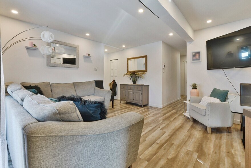 More Photos Of 1 St Perron, Repentigny Apartments For Sale