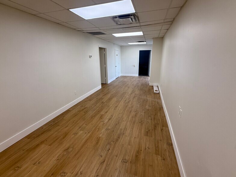 More Photos Of 1262-1270 Commons Ct, Clermont Warehouse For Lease