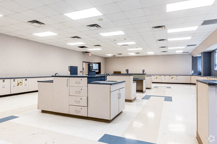 More Photos Of 501 Oak St, Leavenworth Medical For Lease