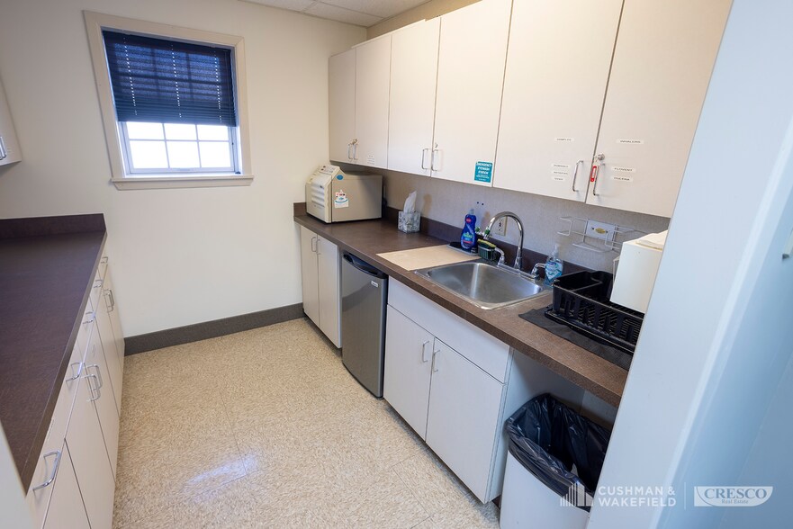 More Photos Of 252 E Broad St, Elyria Office For Sale