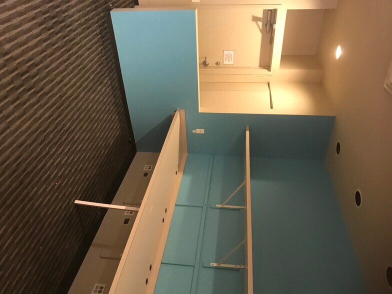 More Photos Of 421 W North Ave, Chicago Storefront Retail Office For Lease