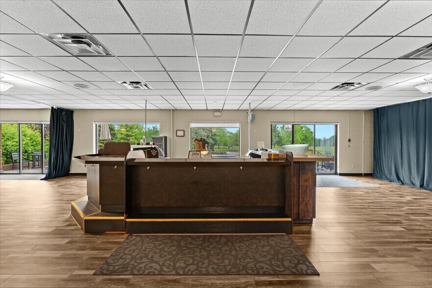 More Photos Of 9512 E Lippincott Blvd, Davison Golf Course Driving Range For Sale