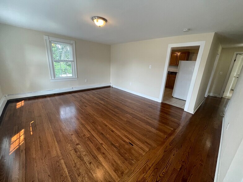 7 Whitney Ave, Trumbull, CT 06611 Apartments For Sale