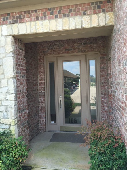 More Photos Of 2418 Marsh Ln, Carrollton Medical For Lease