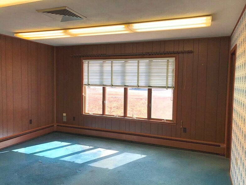 More Photos Of 1360 Baldwin Hill Rd, Gales Ferry Flex For Lease