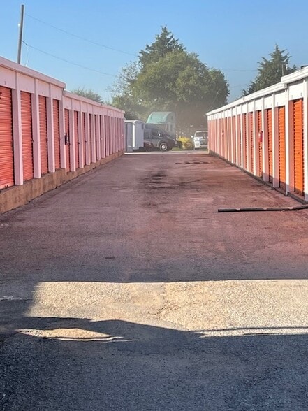 More Photos Of 13950 C F Hawn Fwy, Dallas Self Storage For Sale