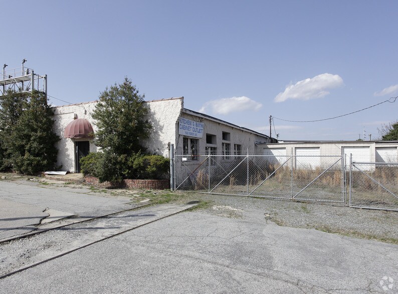 Primary Photo Of 1562 E Forrest Ave, East Point Distribution For Sale