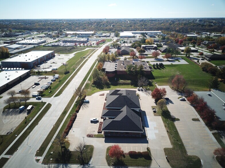 More Photos Of 2828-2844 104th St, Urbandale Office For Sale