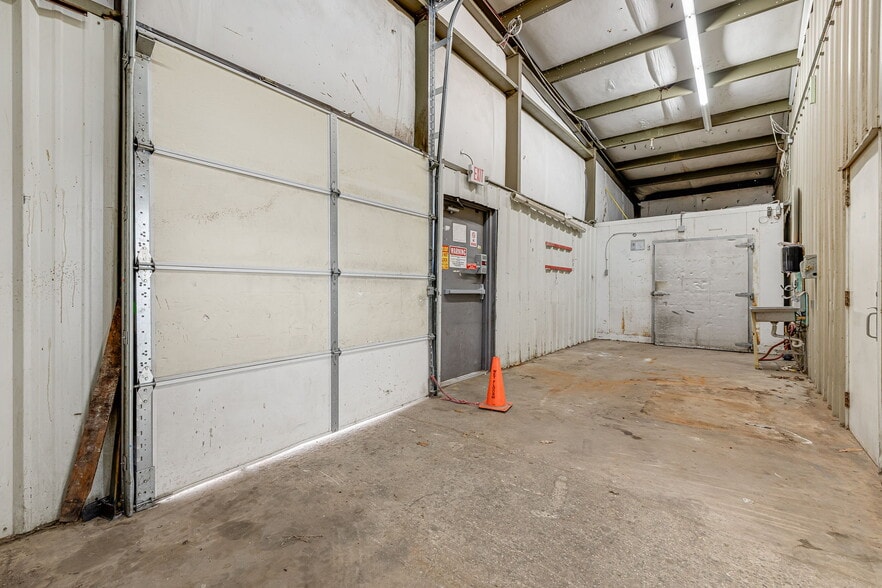 More Photos Of 1380 Tunnel Rd, Asheville Light Distribution For Lease