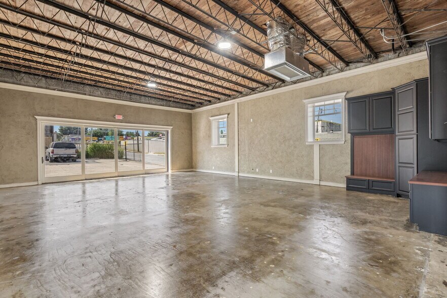 More Photos Of 807 S Xanthus Ave, Tulsa Warehouse For Lease