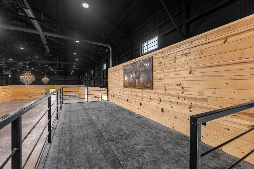 More Photos Of 151 5th St st, Honey Grove Flex For Sale