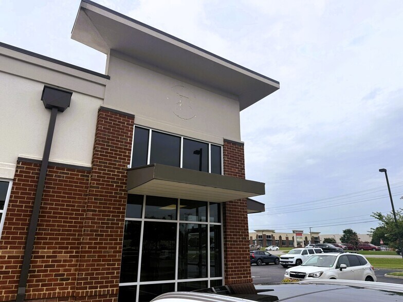 More Photos Of 4720 Puddledock Rd, Prince George Office For Sale