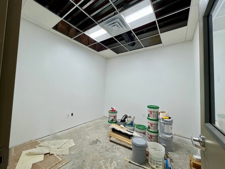 More Photos Of 5700 Eastside Parkway Dr, Gas City Light Distribution For Lease