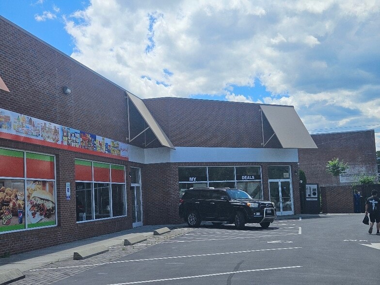 More Photos Of 937 State St, Bridgeport Storefront For Sale