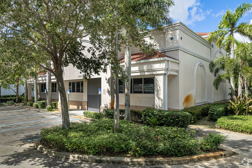 More Photos Of 10000 W Commercial Blvd, Sunrise Drugstore For Lease