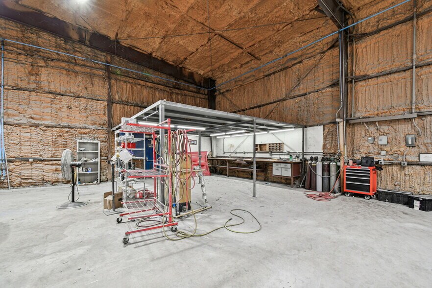 More Photos Of 4811 W Sligh Ave, Tampa Warehouse For Lease