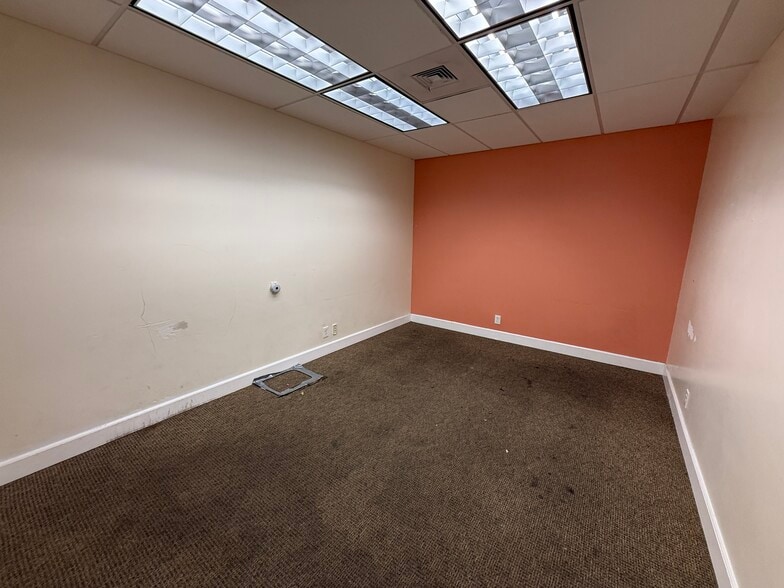More Photos Of 99-870 Iwaena St, Aiea Warehouse For Lease