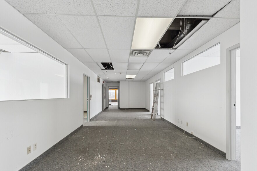 More Photos Of 3440-3444 Rue Ontario E, Montréal Office For Lease