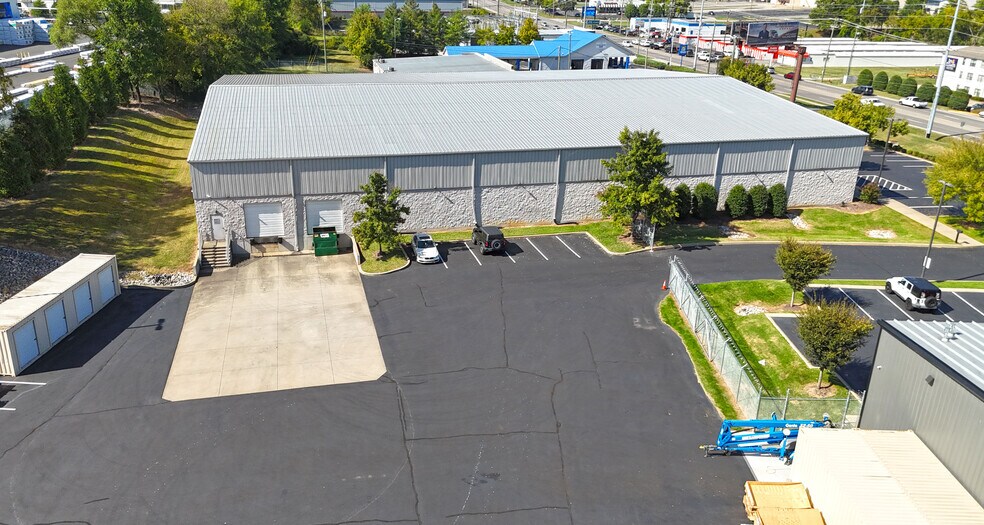 More Photos Of 650 Myatt Dr, Madison Warehouse For Lease