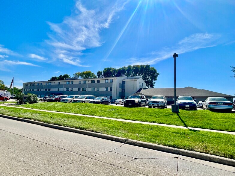 Primary Photo Of 5300 Stone Ave, Sioux City Apartments For Sale
