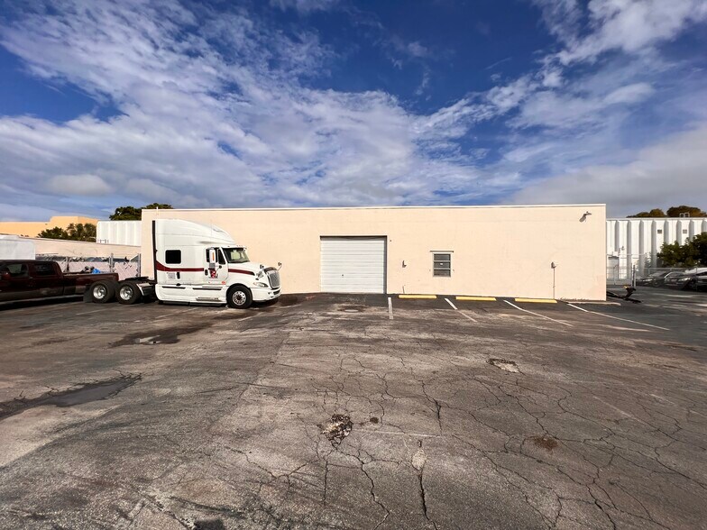 More Photos Of 950 S Andrews Ave, Pompano Beach Manufacturing For Sale