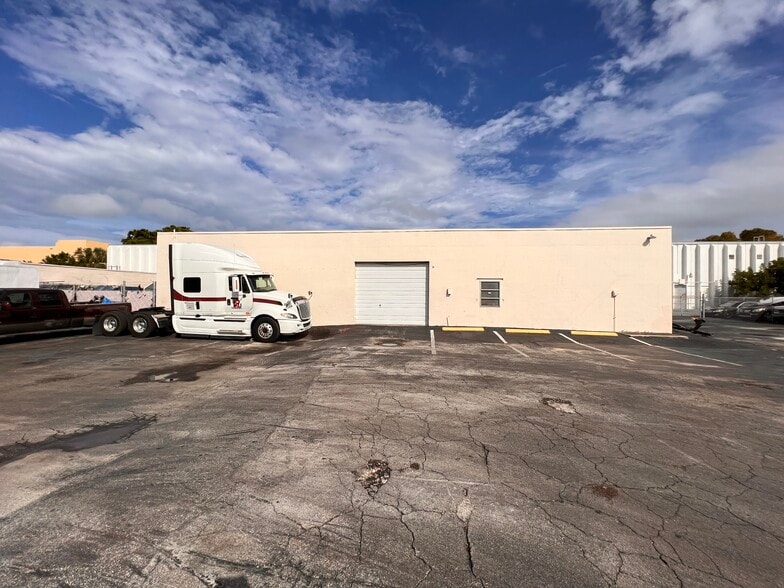 More Photos Of 950 SW 12th Ave, Pompano Beach Manufacturing For Sale