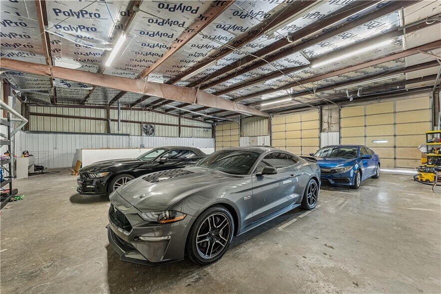 More Photos Of 2105 S Thompson St, Springdale Light Distribution For Sale