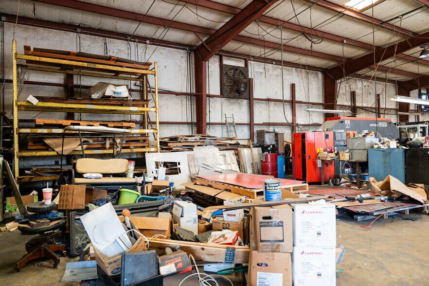 More Photos Of 1630 N Interstate 35 E, Lancaster Flex For Sale