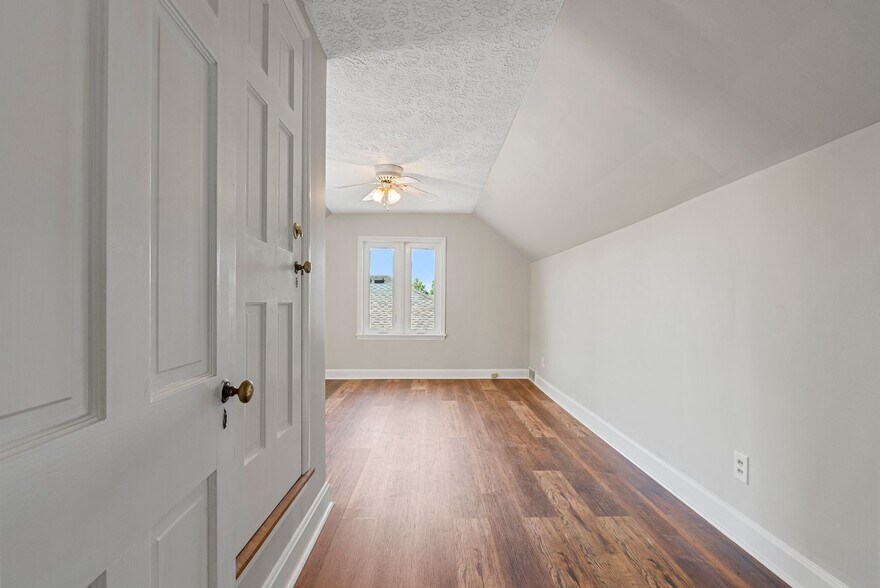 More Photos Of 454 Big Hill Ave, Richmond Office For Sale