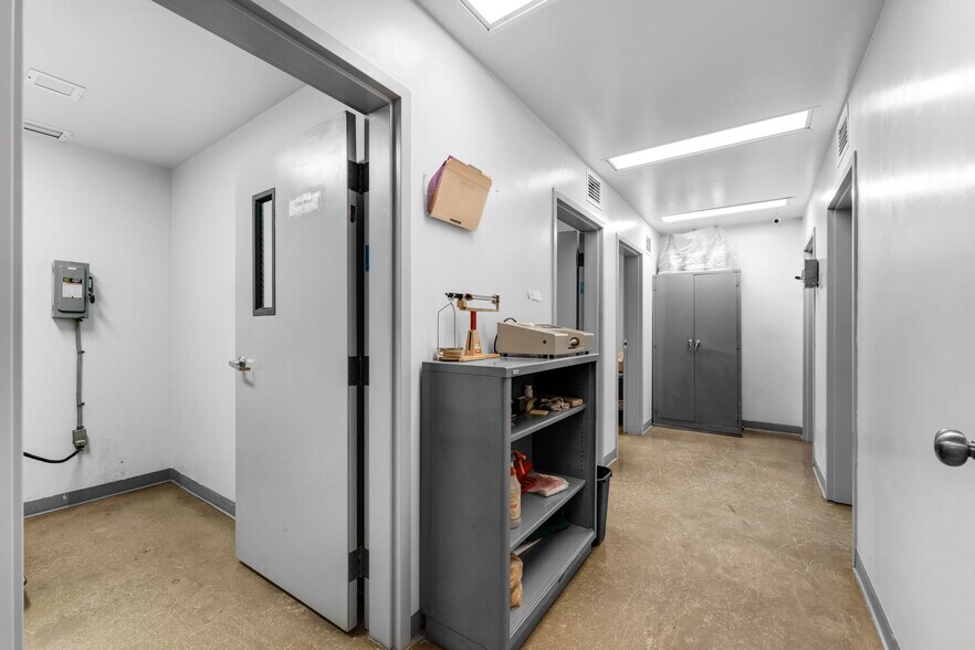 More Photos Of 7155-7159 NW 77th Ter, Miami Warehouse For Sale