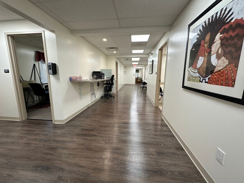 More Photos Of 2 Emma Ln, Clifton Park Medical For Lease