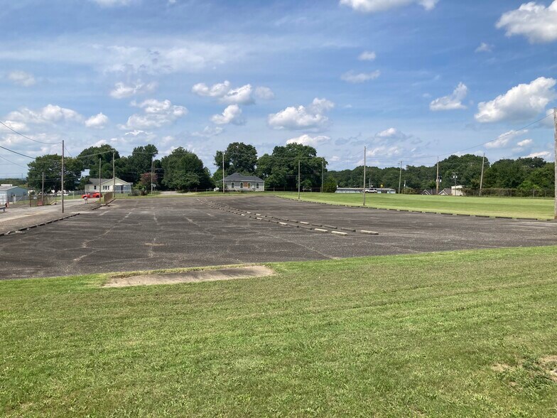 More Photos Of 803 N Oakland St, Gastonia Manufacturing For Lease