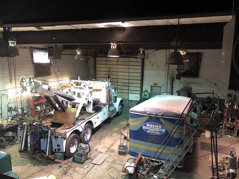 More Photos Of 922 Sanderson St, Throop Service For Sale