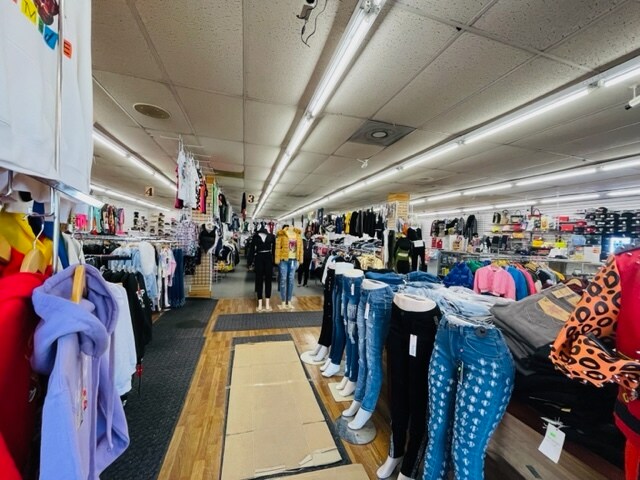 More Photos Of 3235 W Chicago Ave, Chicago Storefront For Sale