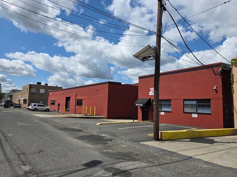 More Photos Of 239 Commercial Ave, Palisades Park Warehouse For Lease
