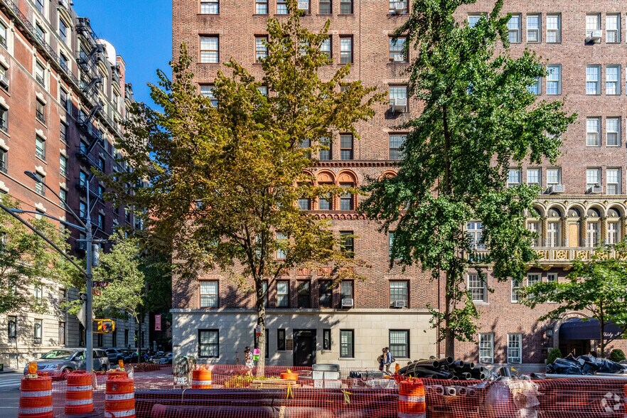 More Photos Of 41 Fifth Ave, New York Apartments For Lease
