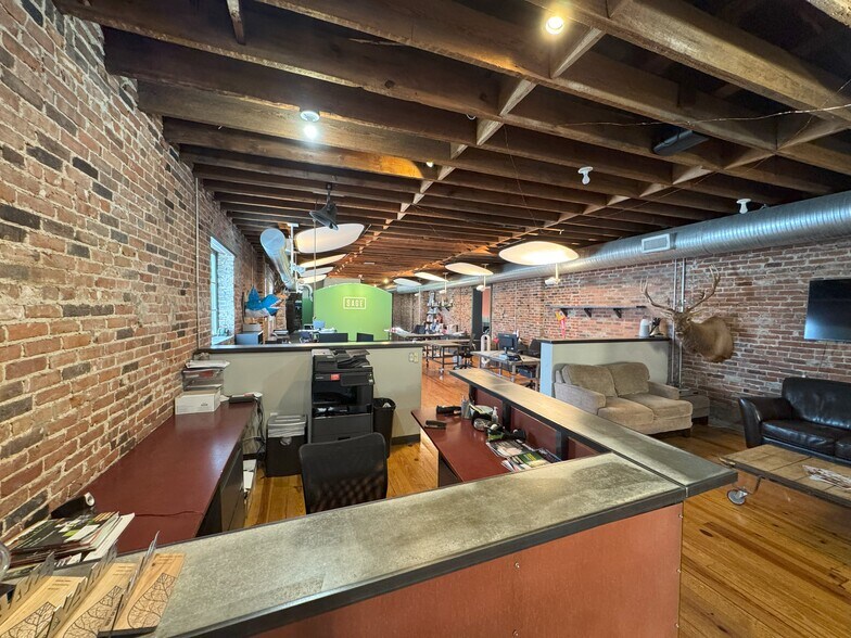 More Photos Of 1525-1527 Locust St, Kansas City General Retail For Lease