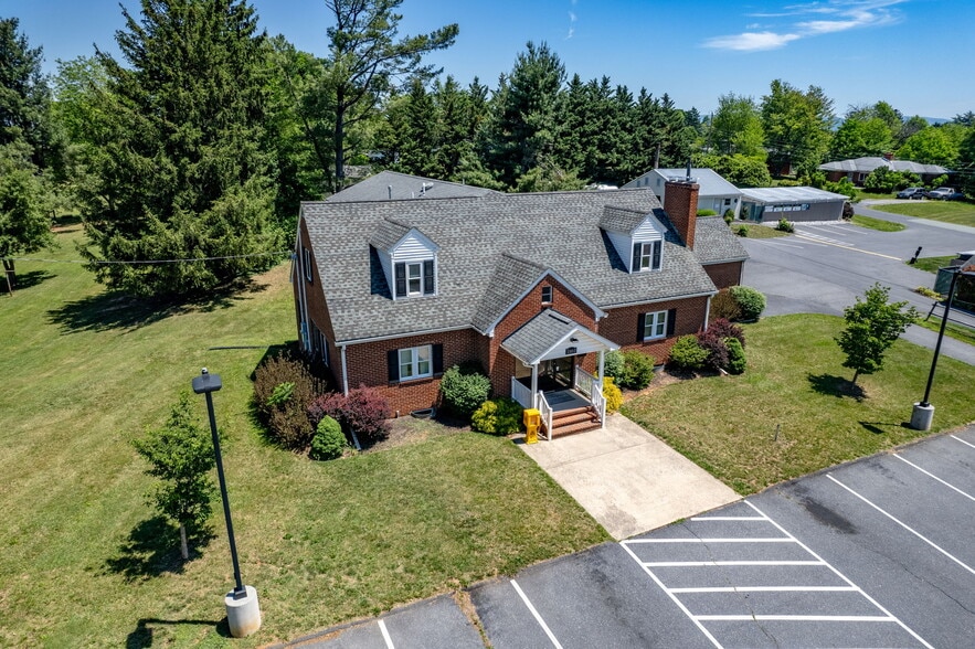 More Photos Of 2352 Jefferson Hwy, Waynesboro Office For Lease