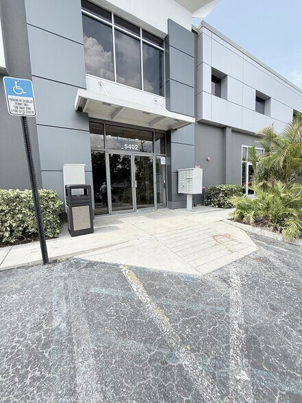 More Photos Of 5402 W Laurel St, Tampa Loft Creative Space For Sale