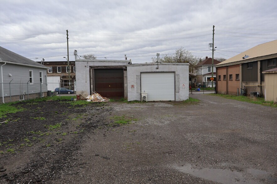 More Photos Of 212 Burgar St, Welland Land For Lease