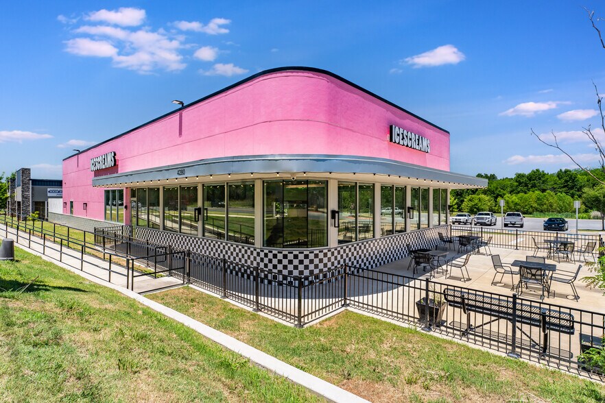 More Photos Of 4280 W Martin Luther King Blvd, Fayetteville Restaurant For Sale