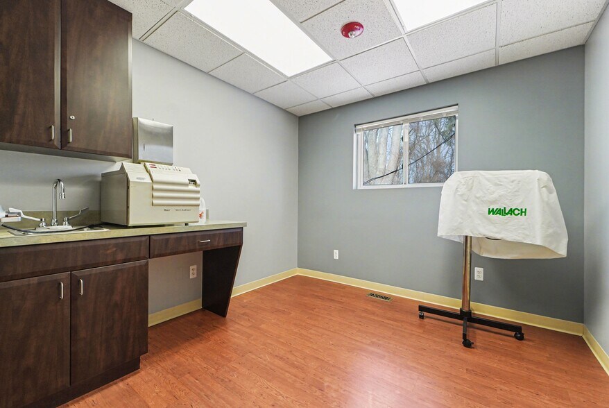 More Photos Of 2950 Crooks Rd, Rochester Hills Healthcare For Lease