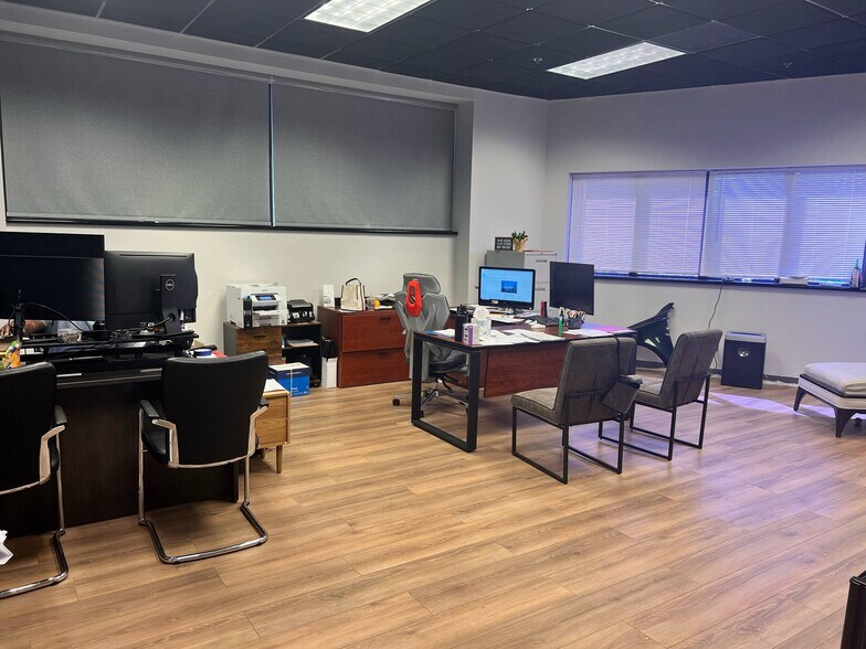 More Photos Of 8140 E Butherus Dr, Scottsdale Auto Dealership For Lease