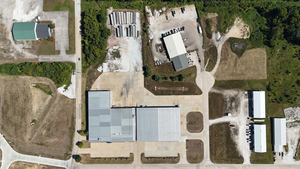 More Photos Of 1011 Industrial Ct, Moscow Mills Warehouse For Lease