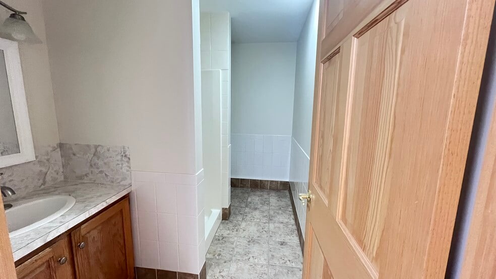 More Photos Of 171 West St, West Hatfield Apartments For Lease