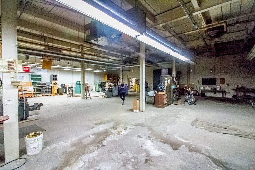 More Photos Of 3800-3812 Euclid Ave, Cleveland Light Manufacturing For Lease
